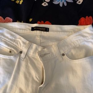 Levi’s too super low white skinny leg jeans.‎ Never worn